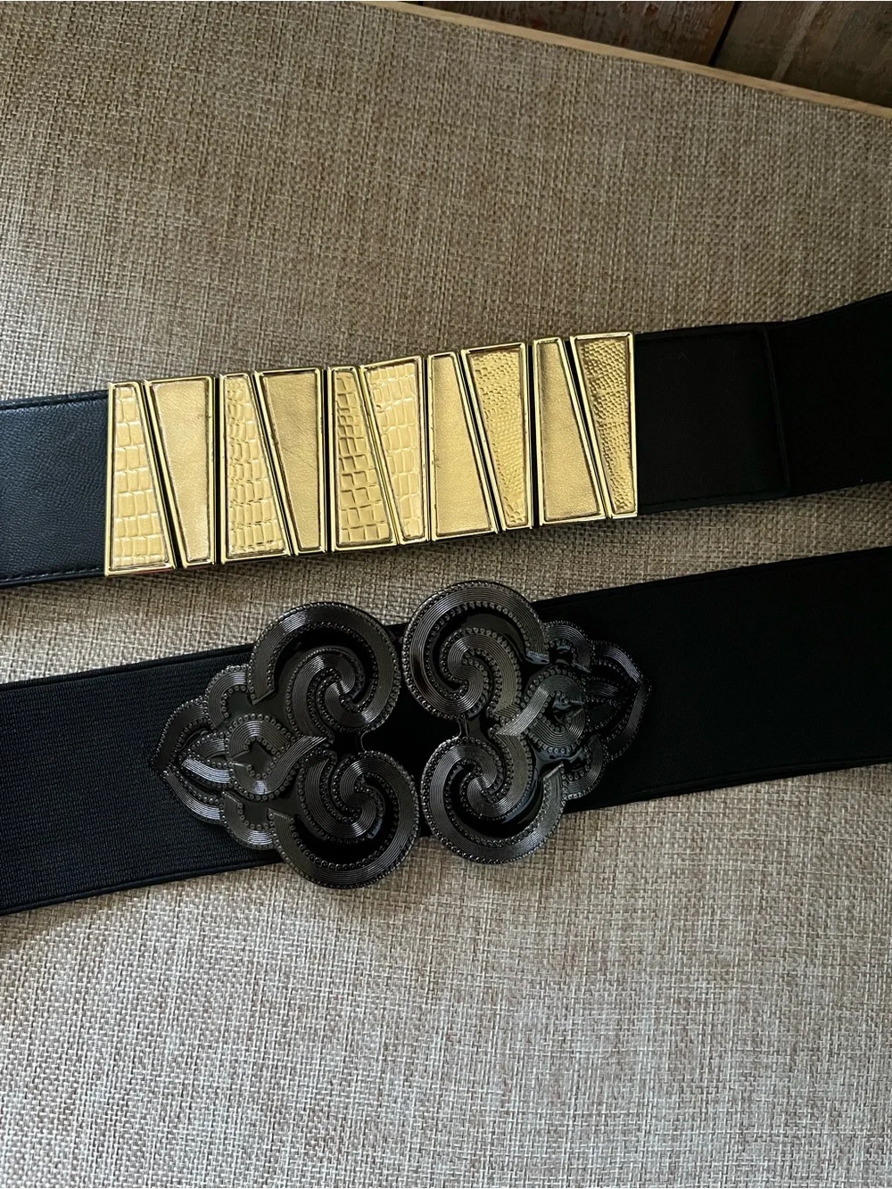 Black Elastic Waist Belt with Gold Accent - Women's Fashion Accessory